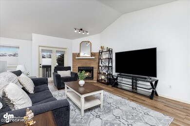 05-Living Room 20240315-DW-3929-Edit