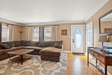 903 Riverside Dr, Methuen, MA 01844 - photo 5