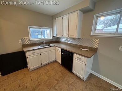 26301 Fernwood St, Roseville, MI 48066 - photo 6