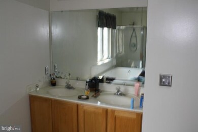 8602 Hillview Rd, Hyattsville, MD 20785 - photo 4