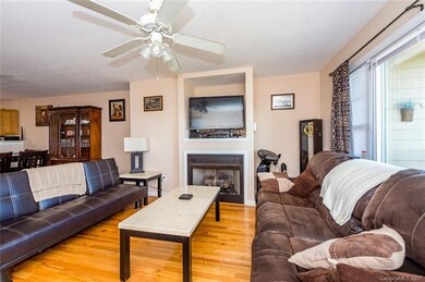 61 Rotunda Cir, Asheville, NC 28806 - photo 2