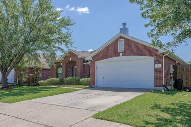 4915 Mountain Timber Dr, Friendswood, TX 77546 - photo 3
