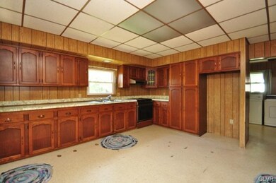 110 E 3rd St, Lehighton, PA 18235 - photo 2