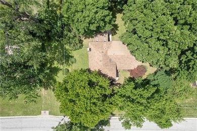 5620 Perry Ave, Shawnee, KS 66203 - photo 3