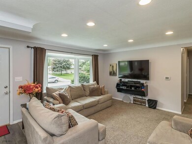 4123 39th Place, Des Moines, IA 50310 - photo 2