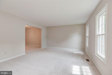 8502 Cherry Heights Ct, Springfield, VA 22153 - photo 2