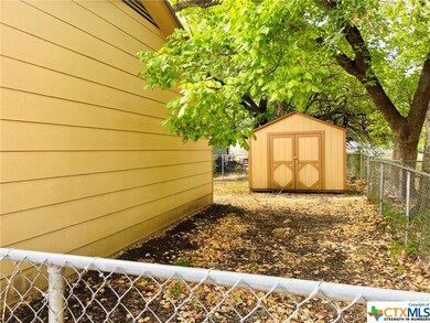 301 W Lincoln Ave, Copperas Cove, TX 76522 - photo 2