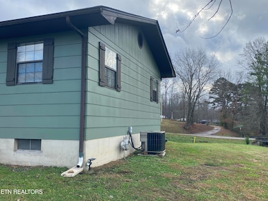 332 Slaven Ln, Oneida, TN 37841 - photo 3
