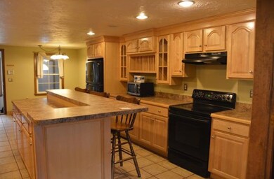 240 Hoyt St, Manchester, NH 03103 - photo 7