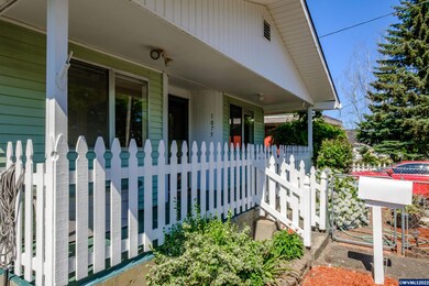 1075 13th Ave SW, Albany, OR 97321 - photo 3