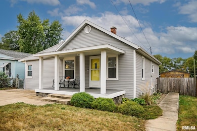 1107 Mechanic St, Pekin, IL 61554 - photo 2