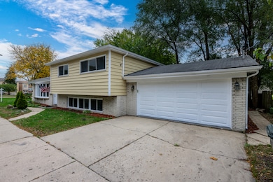 8717 Gross Point Rd, Skokie, IL 60077 - photo 2
