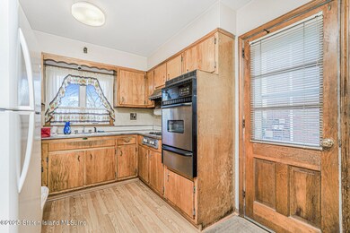 188 Evergreen Ave, Staten Island, NY 10305 - photo 5