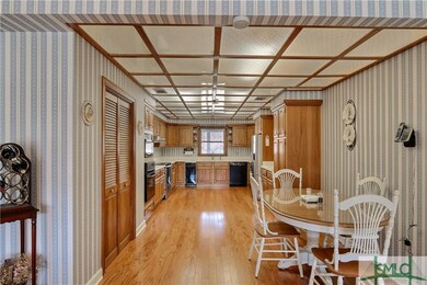 Kitchen and Breakfast Area