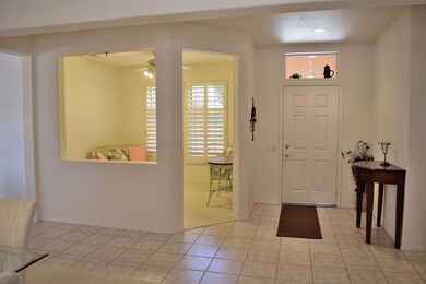 Foyer/Den