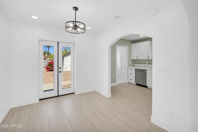 6 - Dining Room