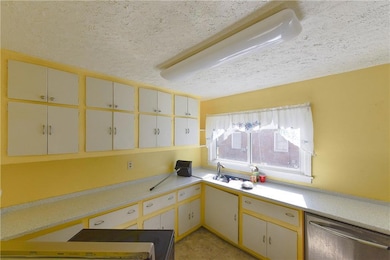 3049 Cloverhurst Dr, Atlanta, GA 30344 - photo 3