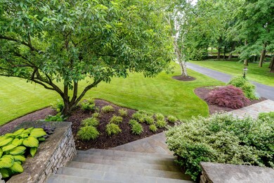 2560 w Lane Ave-mls-6