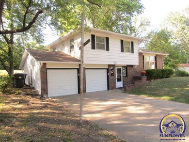 3217 SW Westwood Ct, Topeka, KS 66614 - photo 2