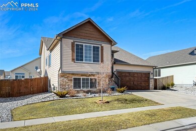 View of front facade featuring a front yard and a 