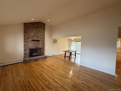 35 A S Norwood Rd unit A, Sands Point, NY 11050 - photo 2