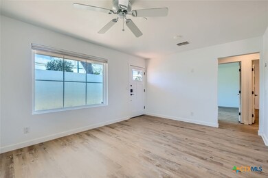 1722 Lee St, New Braunfels, TX 78130 - photo 4