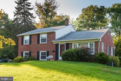 205 Canterbury Dr, Wallingford, PA 19086 - photo 2