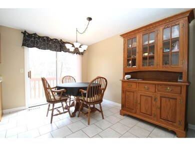 11 Wyndmere Dr unit 11, Londonderry, NH 03053 - photo 4