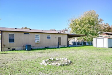 413 Daisy Dr, Granbury, TX 76049 - photo 6