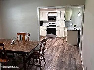 1135 Pangola Dr, Jacksonville, FL 32205 - photo 6