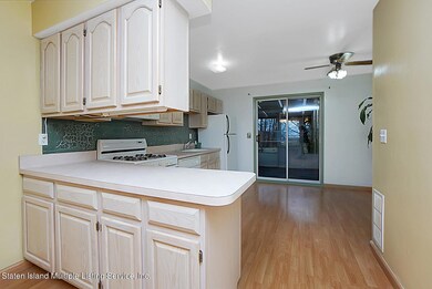 (7) KITCHEN