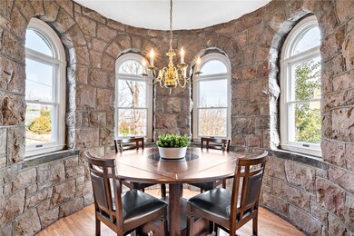 Breakfast Nook/Dining Area - stone turret - ocean