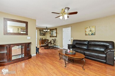 19-Living Room 20200813-DW-7506