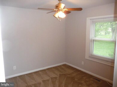 203 N Sycamore Ct, Sterling, VA 20164 - photo 5