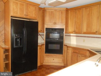 11219 Maplewood Dr, Dunkirk, MD 20754 - photo 6