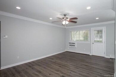 656 Veterans Hwy unit 3-2A, Hauppauge, NY 11788 - photo 4