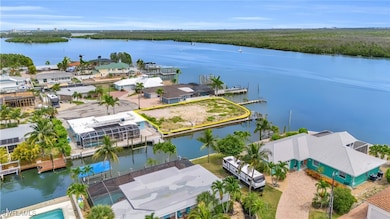 470 Madison Ct, Fort Myers Beach, FL 33931 - photo 3