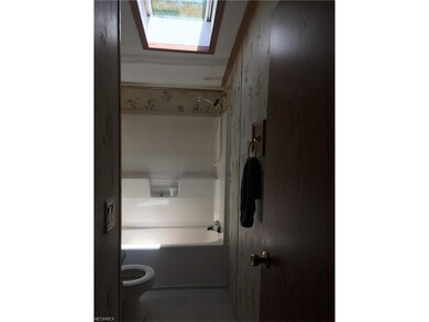 Full Bath 2 w/skylight