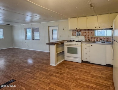 11100 W Alsdorf Rd unit 10, Arizona City, AZ 85123 - photo 4