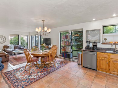 134 South Tomboy Drive-014-013-LivingDin