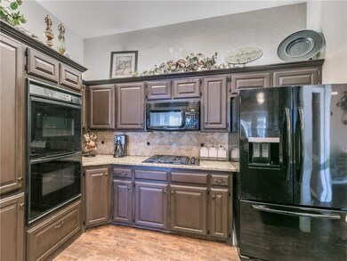 Updated kitchen with brand new double ovens, gas r