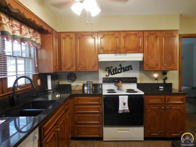 3034 SW Plass Ave, Topeka, KS 66611 - photo 7