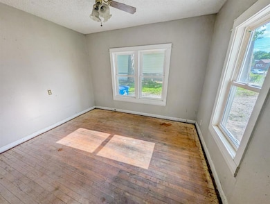 2323 E 23rd St, Des Moines, IA 50317 - photo 6