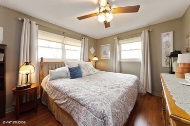 3511 Sigwalt St, Rolling Meadows, IL 60008 - photo 2