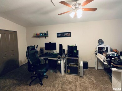 109 S Shaw St, Harrisburg, IL 62946 - photo 7