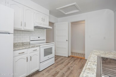 13 Fairfield Ave unit 2nd Floor, Old Greenwich, CT 06870 - photo 3