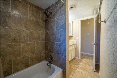 2106 Winter Bay Ln, Houston, TX 77088 - photo 4