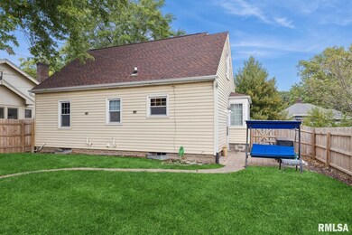 1137 E Denison Ave, Davenport, IA 52803 - photo 3