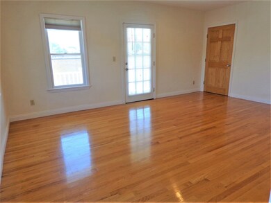 17 B Pleasant St unit 17B, Newton, MA 02459 - photo 4
