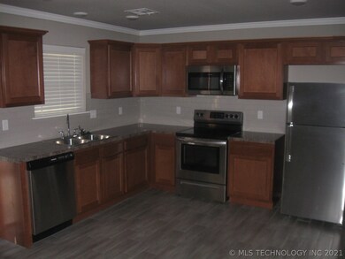 421 N Cherokee Ave, Claremore, OK 74017 - photo 2